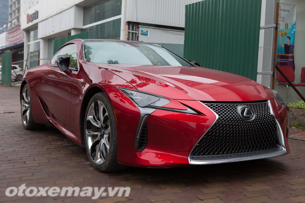 "Chạm mặt" Lexus LC500 đầu tiên tại Việt Nam